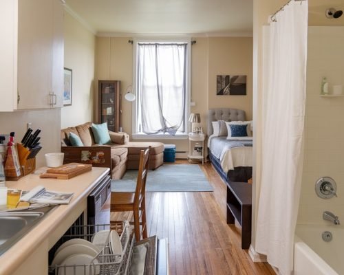 a-photo-of-a-clean-and-tidy-apartment-th_lPuvxAz0RhWsfmO6KDMO_Q_3Ub70OhNQd63vRdmQ9dnEg